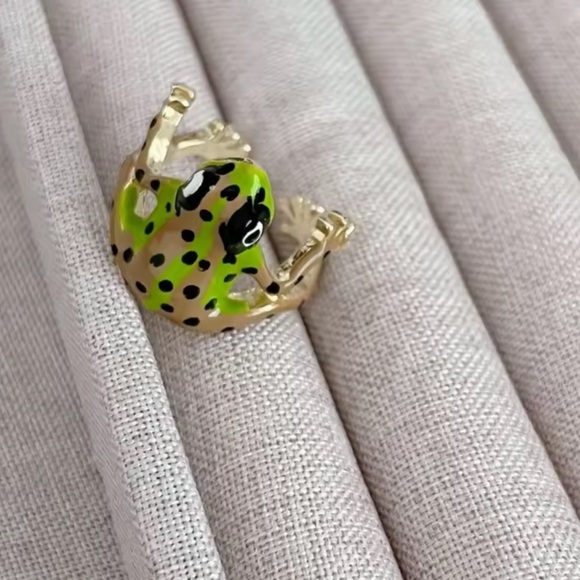 Green Dot Frog Reptile Ring - Picture 4 of 9